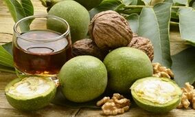 Walnuss Infusioun fir Parasiten aus dem Kierper ze läschen